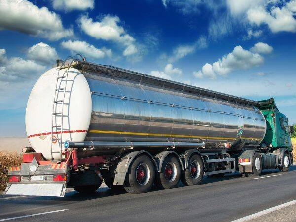 Efektywna dystrybucja paliwa: Siła logistyki i precyzja planowania